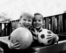Image:Human_eyesight_two_children_and_ball_normal_vision.jpg