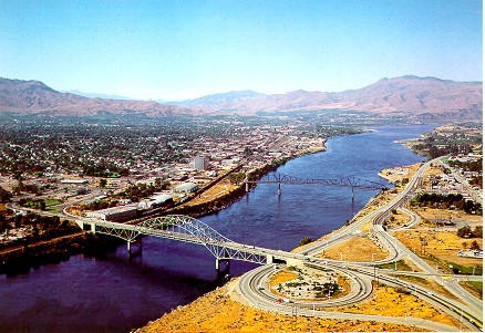The Sellar Bridge spans the Columbia connecting Wenatchee and East Wenatchee.