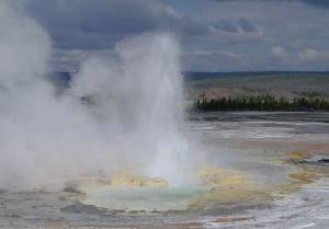 image:Clepsydra Geyser at Fountain Paint Pot in Yellowstone-300px.JPG