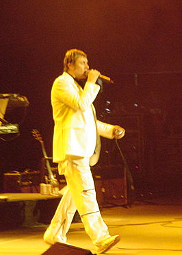 Vocalist Simon Le Bon in concert in 2003