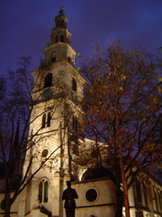 St Clement Danes at night