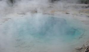 image:Silex Spring at Fountain Paint Pot in Yellowstone-300px.JPG