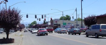 Downtown Sutherlin (Central Avenue looking east)