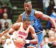  O'Neal (wearing blue uniform) plays for the Magic.