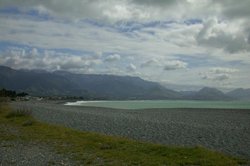 A view of the bay in Kaikoura showing the mountains.