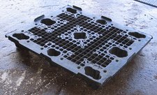 A plastic pallet with nine legs, which can be lifted from all four sides