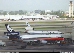 Aeroperu McDonnell Douglas DC-10 at Miami in August 1994, with Varig DC-10 next to it