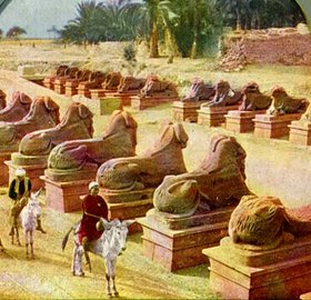 Avenue of sphinxes at 