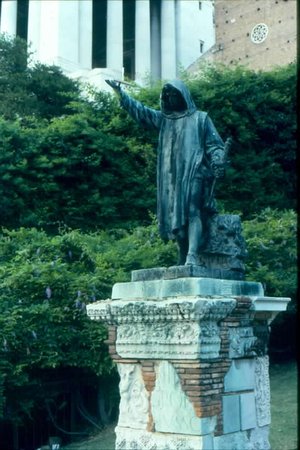 Statue of Cola Di Rienzo by Girolamo Masini, located near the Campidoglio, where Rienzo was killed.