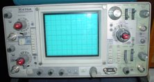 A  model 475A portable analogue oscilloscope, a very typical instrument of the late . This dual-trace instrument had a vertical bandwidth of 250 , a maximum vertical sensitivity of 5  per division, and maximum (unmagnified) horizontal sweep speed of 10  per division.