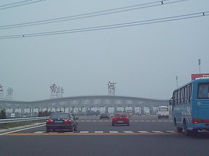 The Xianghe Toll Gate (Jingshen Expwy Hebei segment, July 2004 image)