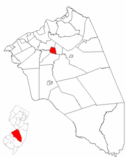 Mount Holly Township highlighted in Burlington County. Inset map: Burlington County highlighted in the State of New Jersey.