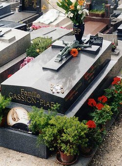 The grave of dith Piaf, in Pre Lachaise Cemetery, Paris