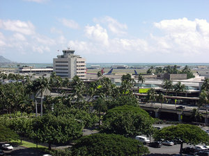 The control tower and main terminal of Honolulu International Airport.