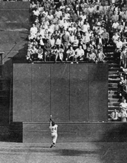  : Willie Mays makes a brilliant running catch of Vic Wertz's drive, , 